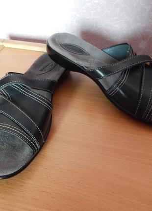Продам нові шльопанці clarks, темно сині