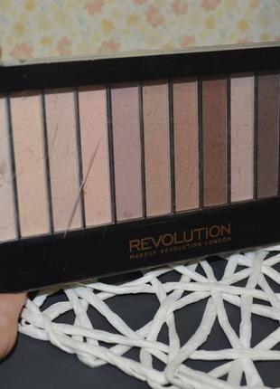 Фірмова палетка матових тіней для повік makeup revolution redemption essential mattes 2 оригінал4 фото