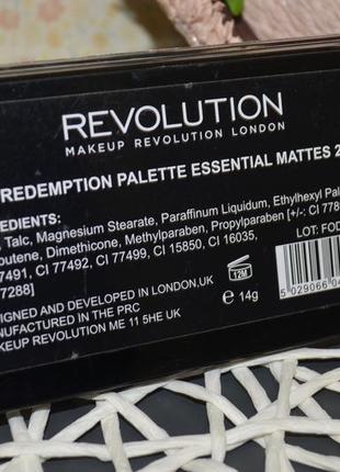 Фірмова палетка матових тіней для повік makeup revolution redemption essential mattes 2 оригінал6 фото