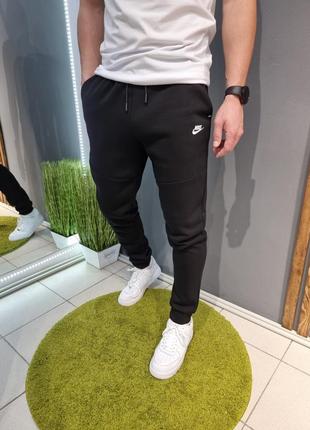 Спортивные штаны мужские базовые nike черные / штани чоловічі базові найк чорні