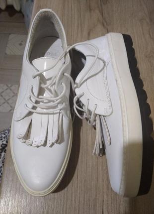 Очень красивые 100%кожа белые туфли лоферы оксофорды 39р евро маломерки португалия2 фото