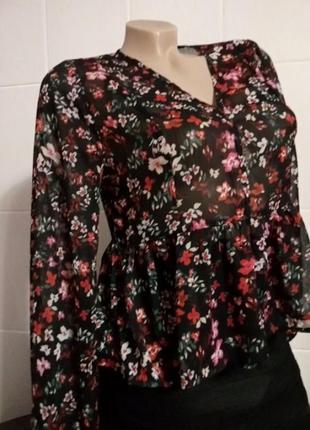 Блуза з баскою в квітковий принт3 фото