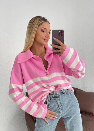 В наявності светр в полоску