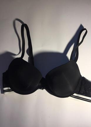 Красивий бюст kenneth cole