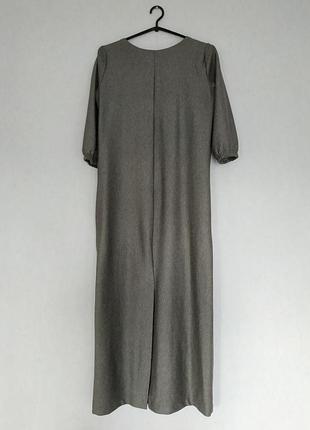 Красивое длинное серое платье