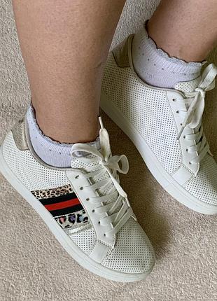Кроссовки белые кожаные в дырочки в стиле gucci millie &co (англия)