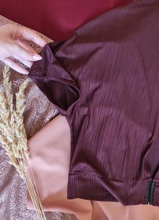 Стильная блуза укороченная с открытой спиной бордовая в рубчик воротник стойка короткий рукав6 фото