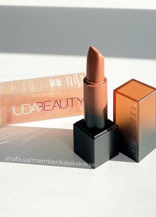 Huda beauty кремовая губная помада power bullet cream glow sweet nudes sweet cheeks2 фото