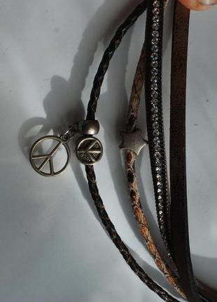 Чорний чокер на магнітній застібці із символом миру