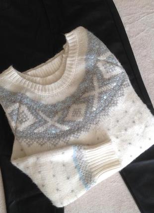 Тёплый  белоснежный свитер с узором  xl, l