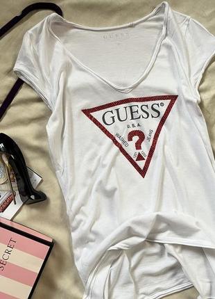 Фірмова біла футболка зі стразами від guess