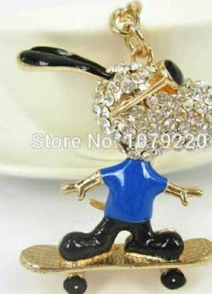 Брелок собака на скейте