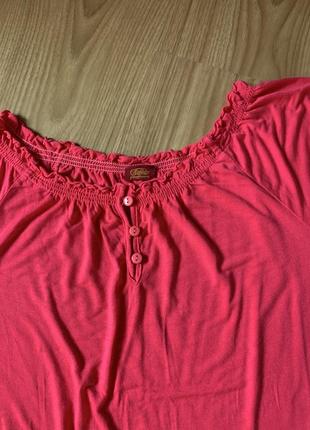 Футболка яскраво рожева