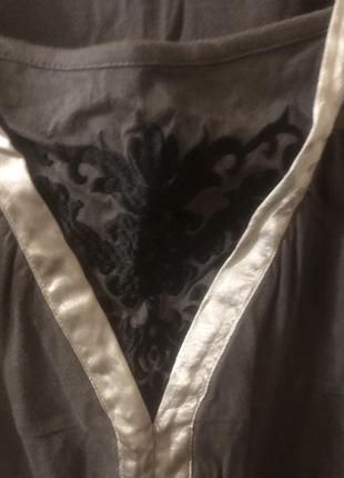 Плаття сіро з сріблястою стрічкою та вишивкою2 фото