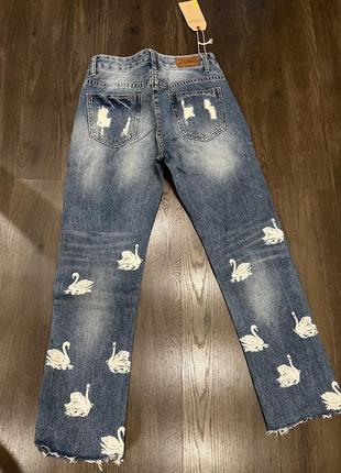 Стильні джинси з принтом4 фото