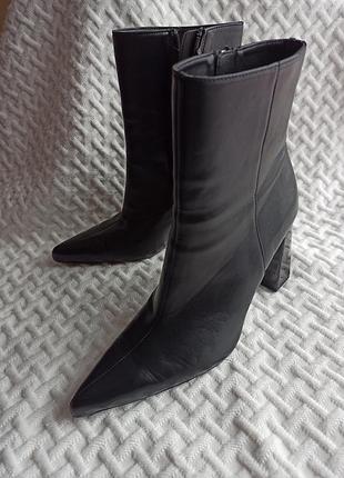 Туфлі, ботильйони zara