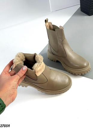 Зимові популярні жіночі шкіряні чобітки челсі беж крем з хутром овчина натуральна шкіра зимні черевики ботинки сапожки бежеві кремові зима6 фото