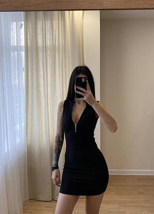 Чёрное платье от prettylittlething