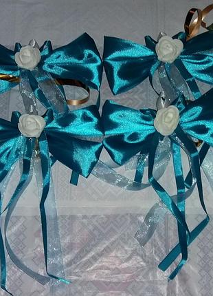 Бирюзовые свадебные банты на ручки авто