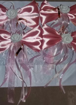 Пудровые свадебные банты на ручки авто