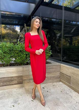 Платье шикарное с рукавом