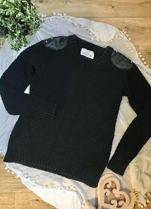 Джемпер bershka s кофта с шипами вязаная чёрная