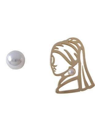 Сережки трендові дівчина з сережкою перлиною