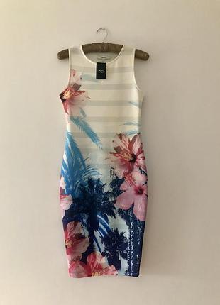 Миловидное платье