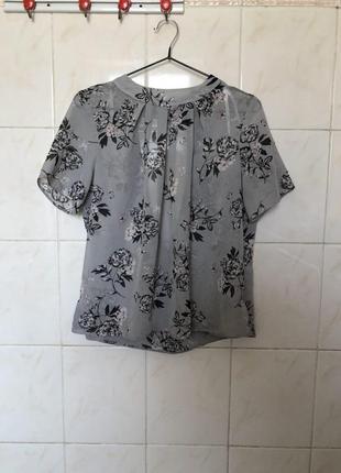 В наявності блуза zara сіра в квітковий принт з відкритою спиною zara