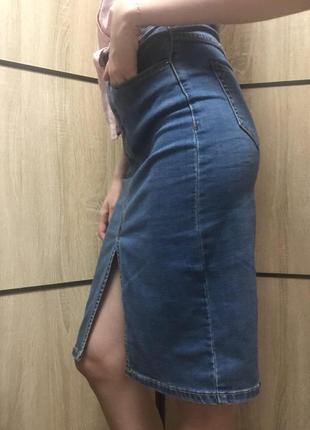 Джинсовая юбка с разрезом спереди2 фото