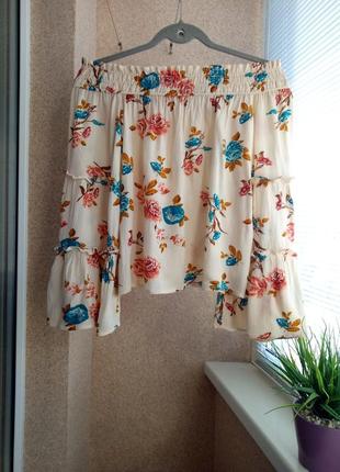 Красивейшая блуза на плечи в цветочный принт из натуральной ткани3 фото