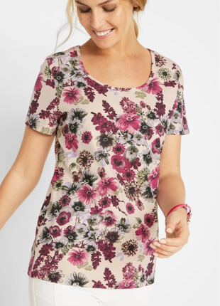 Футболка в цветочках-