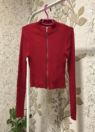 Укорочений топ на замочку.