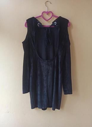 Черное велюровое платье с люрексом открытой спиной и плечами