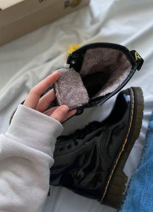 Dr. martens 1460 black gloss зимові черевики доктор мартінс з хутром зимні берці лаковані лак шкіра ботинки чобітки зима знижка акція скидка