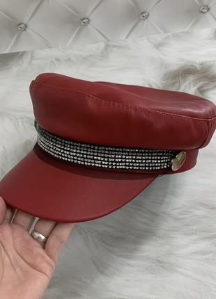 Женский картуз, кепи, фуражка из кожзама со стразами megan красный