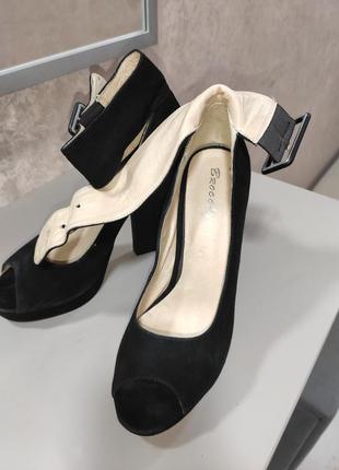 Замшеві туфлі чорні жіночі8 фото