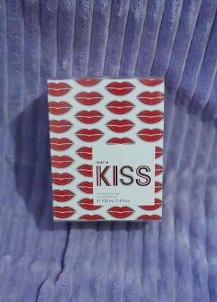 Оригінальні жіночі духи victoria's secret victorias secret just a kiss, 100 ml