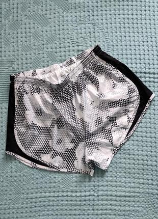 Жіночі шорти nike dri fit