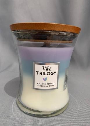 Ароматична свічка з тришаровим ароматом woodwick medium trilogy calming retreat