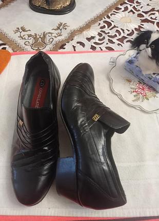Туфлі.