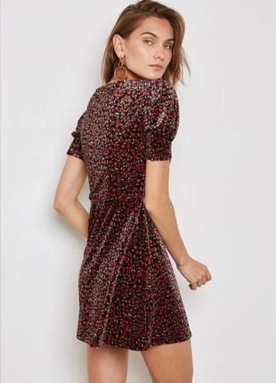 Короткое платье из велюровой ткани в мелкий цветочный принт topshop (размер 36-38)3 фото