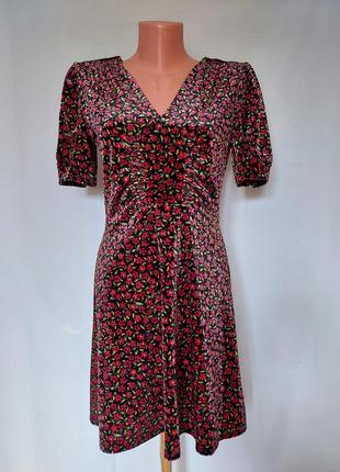 Короткое платье из велюровой ткани в мелкий цветочный принт topshop (размер 36-38)10 фото