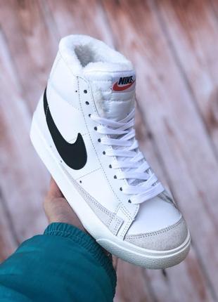 Женские зимние кроссовки nike blazer mid white winter белые с черным с мехом унисекс