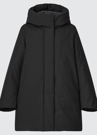 Пуховое пальто uniqlo черное hybrid down short coat