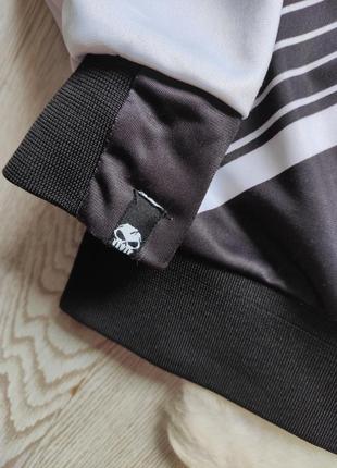 Мужская короткая куртка ветровка черная белая двухцветная с принтом мастерка спортивная10 фото