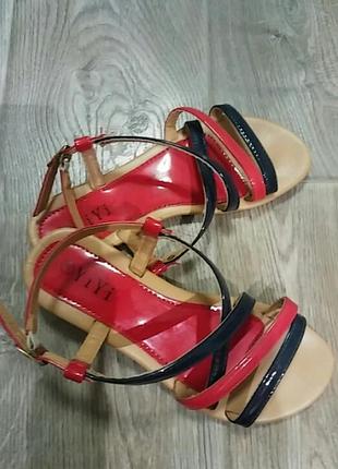 Продам босоніжки 38р
