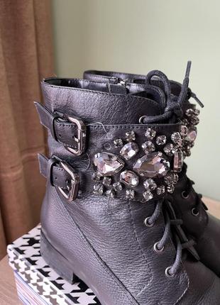 Полуботинки, сапоги демисезонные, утепленные кожаные ботинки со стразами с камнями7 фото