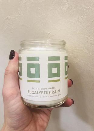 Свеча ароматизированная bath and body works eucaliptus rain