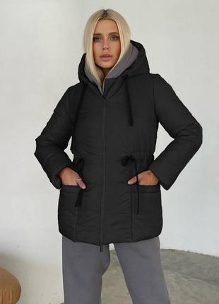 Женская теплая черная куртка с капюшоном на силиконе